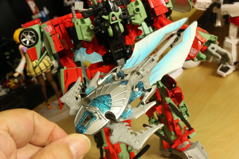 Illustration for article titled Toy Time Plays With Victorion, Transformers' First Female Combiner